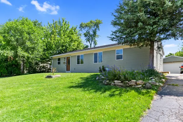 55 Alameda Drive, Carpentersville, IL 60110