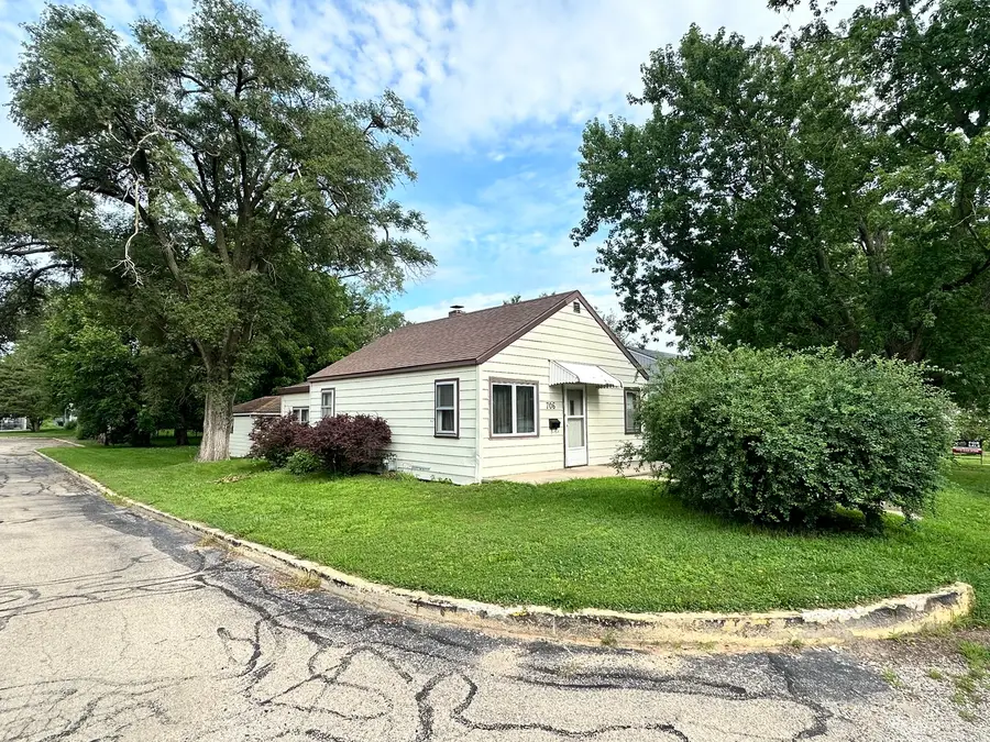 706 6th Avenue, Rock Falls, IL 61071 - #2