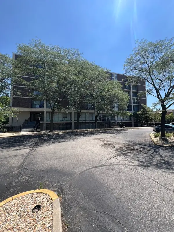 1043 S York Road #202, Bensenville, IL 60106