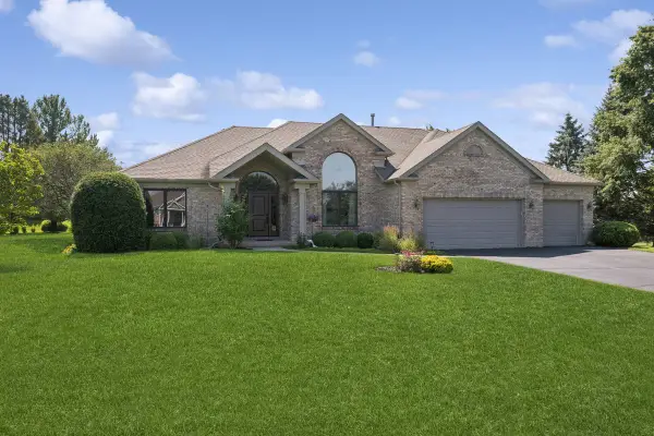6N731 Willowbrook Drive, St. Charles, IL 60175