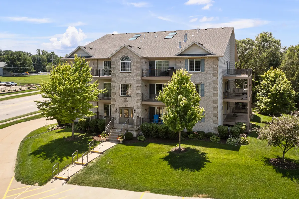 3203 Holiday Court #4, Bettendorf, IA 52722 - #1
