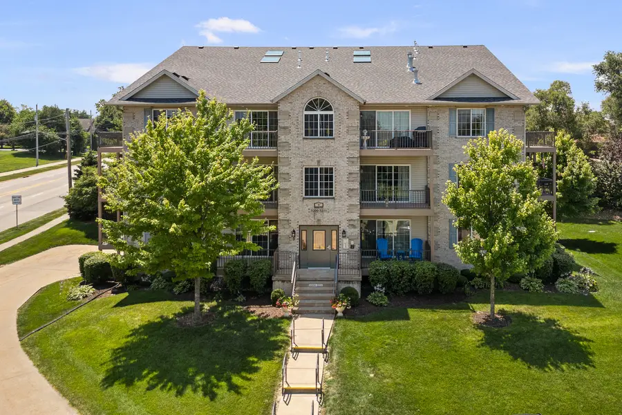 3203 Holiday Court #4, Bettendorf, IA 52722 - #2