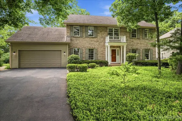 501 Pin Oak Court, St. Charles, IL 60174