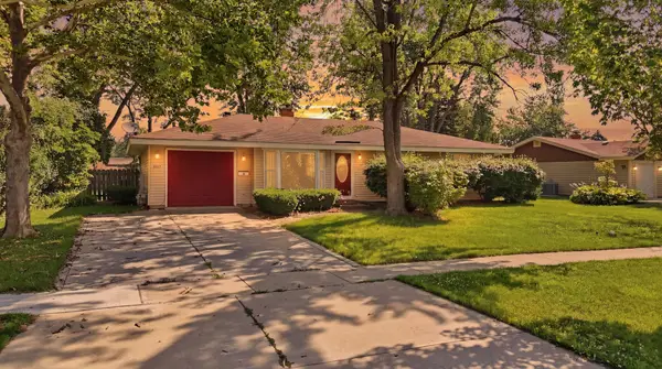 1624 W Weathersfield Way, Schaumburg, IL 60193