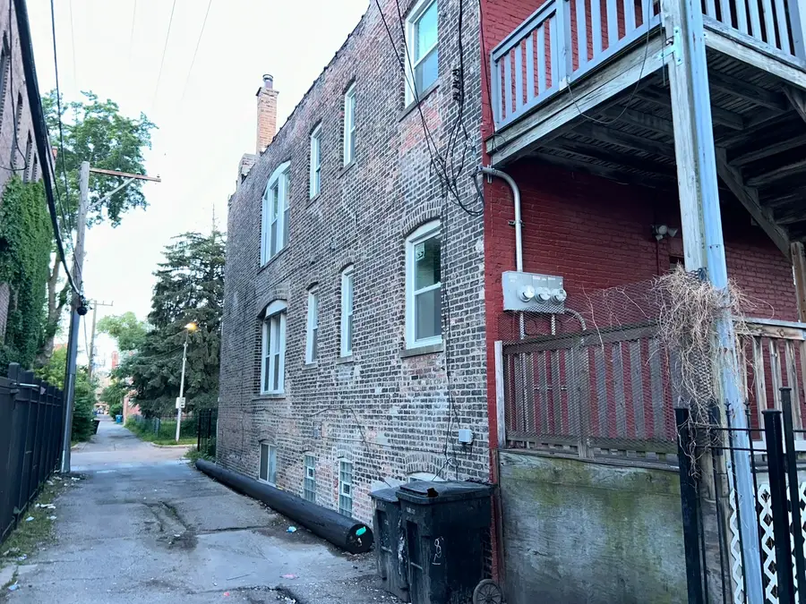 6018 S Eberhart Avenue, Chicago, IL 60637 - #3