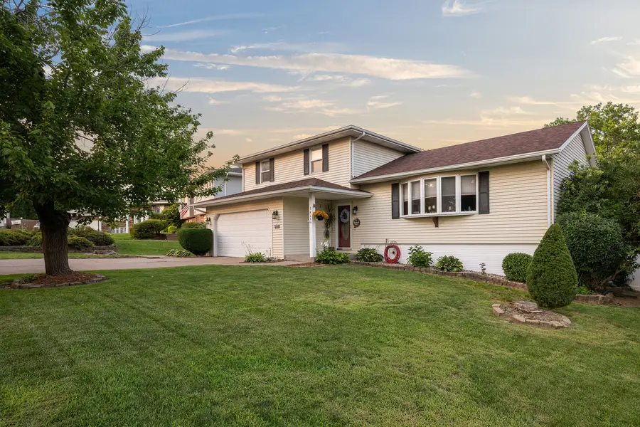 3415 Hazelwood Court, Davenport, IA 52806 - #2