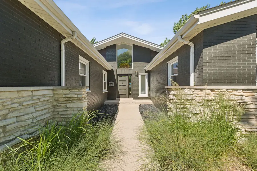 9424 Tripp Avenue, Skokie, IL 60076 - #3