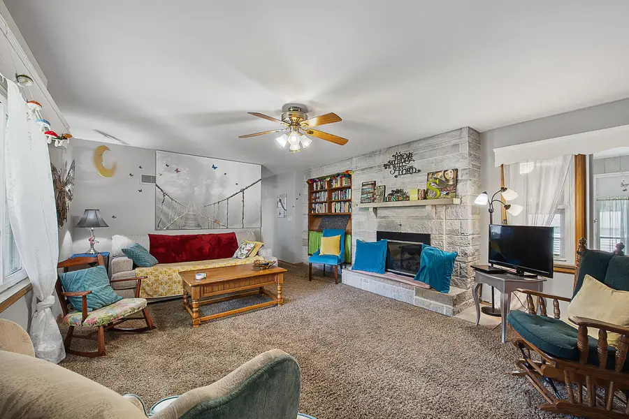 901 E Adams Street, Washington, IL 61571 - #2