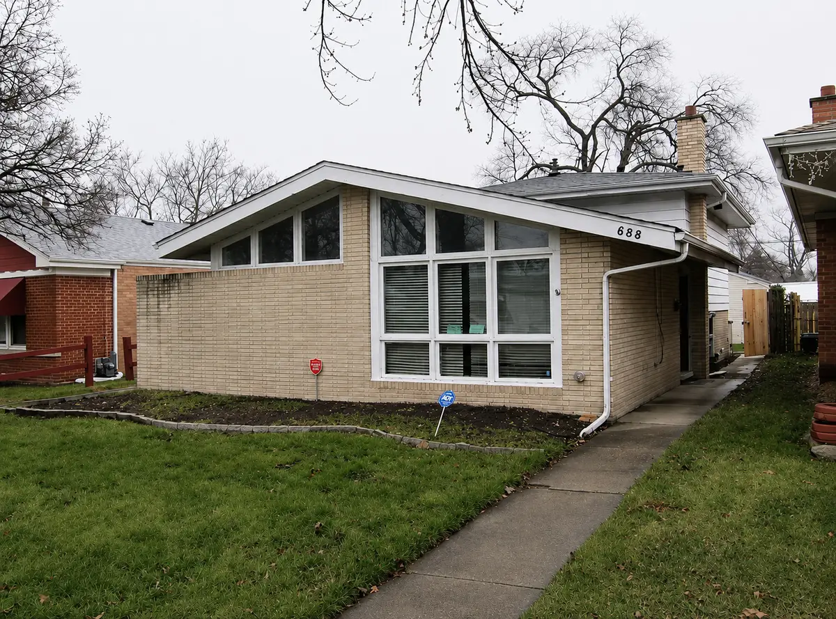 688 E 154th Street, Dolton, IL 60419 - #1