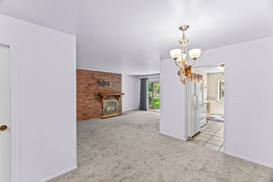 196 Grove Avenue #B, Des Plaines, IL 60016 - #3