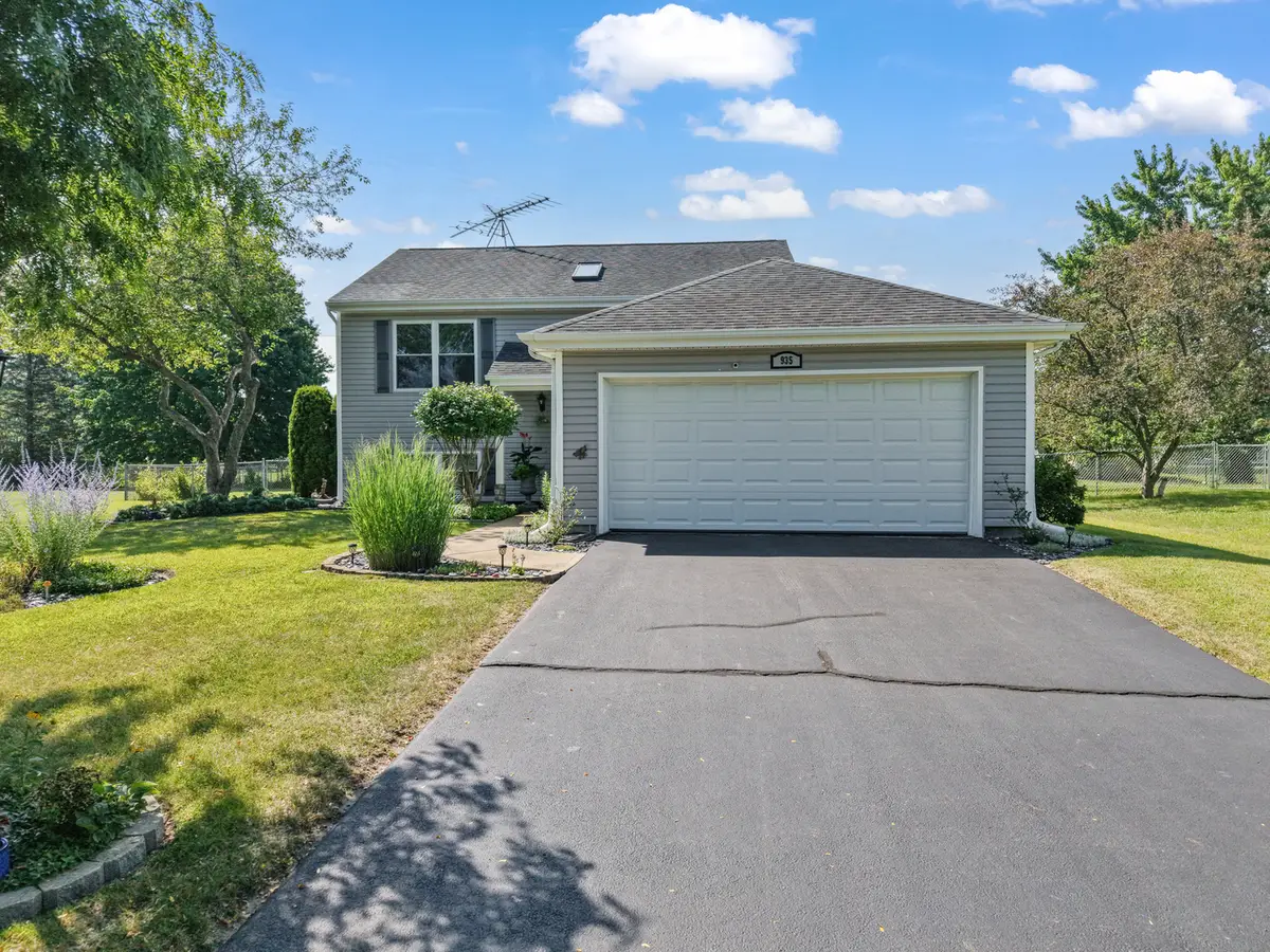 935 Revere Lane, Island Lake, IL 60042 - #1