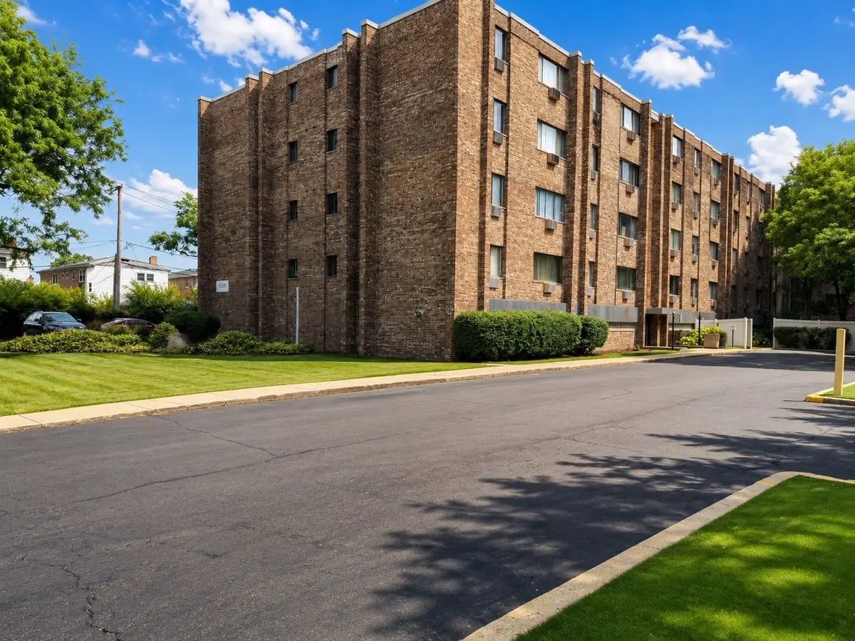5306 N Cumberland Avenue #521, Chicago, IL 60656 - #1