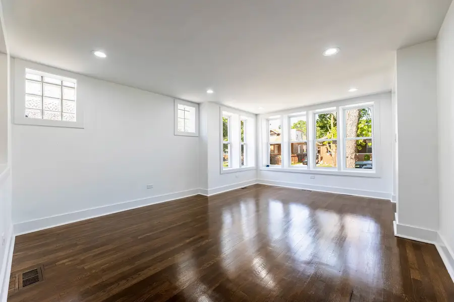 8025 S Euclid Avenue, Chicago, IL 60617 - #3