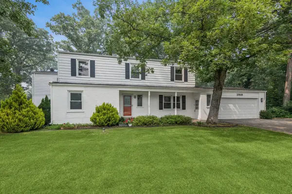 2910 Cherokee Lane, Riverwoods, IL 60015