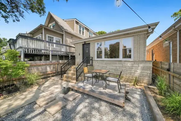 4605 N Harding Avenue, Chicago, IL 60625