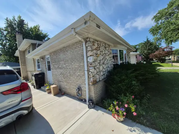 6842 N Central Avenue, Chicago, IL 60646