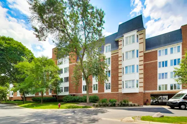 100 Lake Boulevard #657, Buffalo Grove, IL 60089