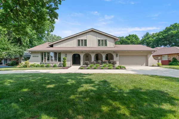 11512 Woodglen Lane, Burr Ridge, IL 60527