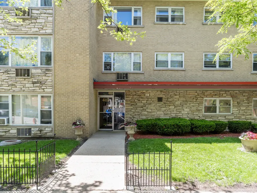 415 S Maple Avenue #202, Oak Park, IL 60302 - #2