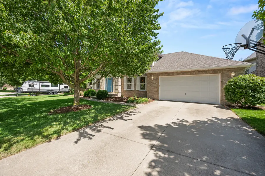 1239 Yorkshire Drive S, Sycamore, IL 60178 - #3