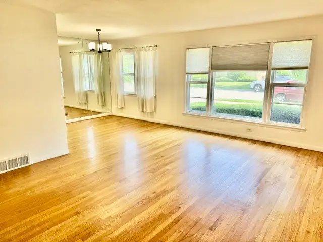 617 Lavergne Avenue, Wilmette, IL 60091 - #2