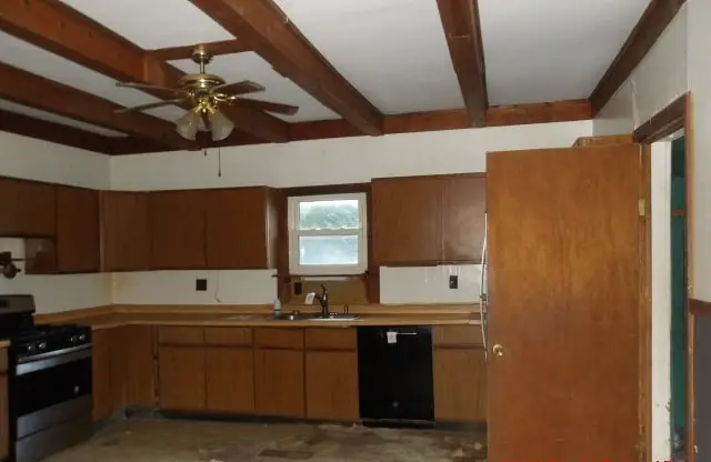 800 E 3rd Street, Pana, IL 62557 - #3
