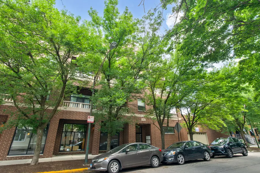 1952 W Cuyler Avenue #404, Chicago, IL 60613 - #2
