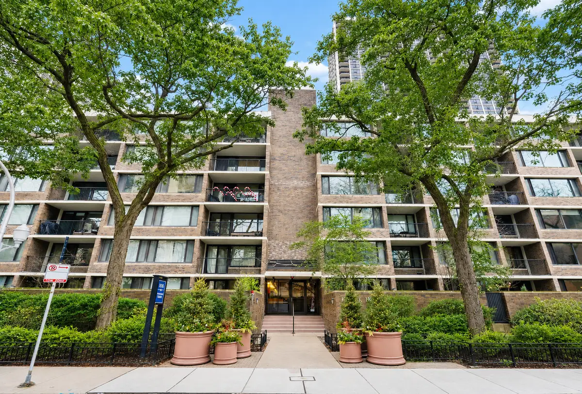 1555 N Sandburg Terrace #517, Chicago, IL 60610 - #1