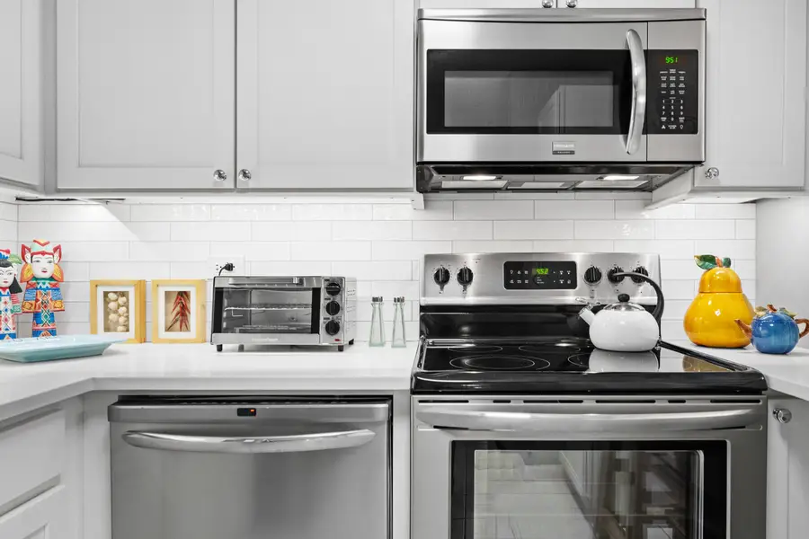 1555 N Sandburg Terrace #517, Chicago, IL 60610 - #3