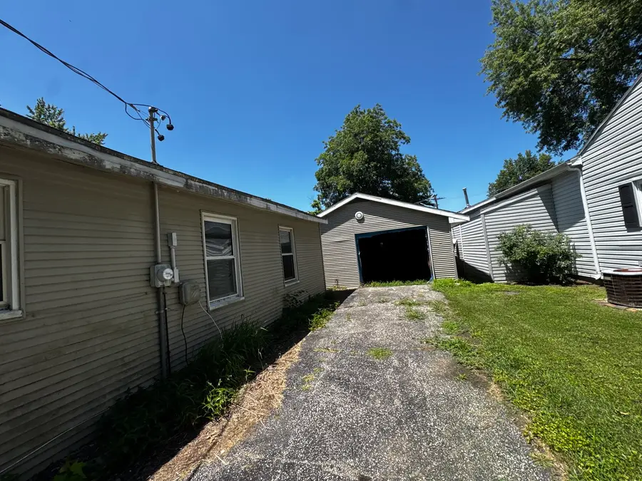 1175 N Jackson Street, Bushnell, IL 61422 - #3