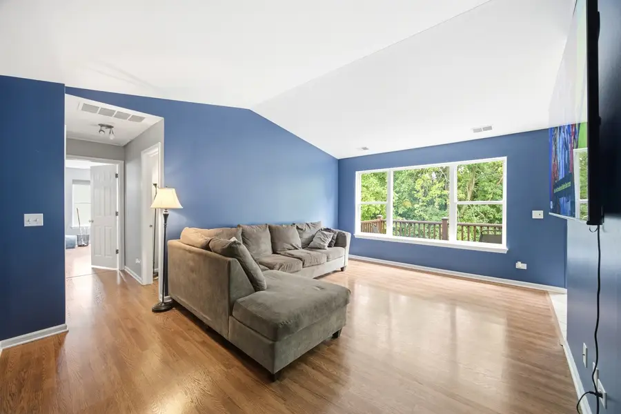 383 Woodview Circle #D, Elgin, IL 60120 - #3