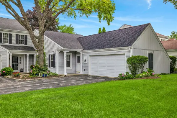 1049 Oswego Road, Naperville, IL 60540
