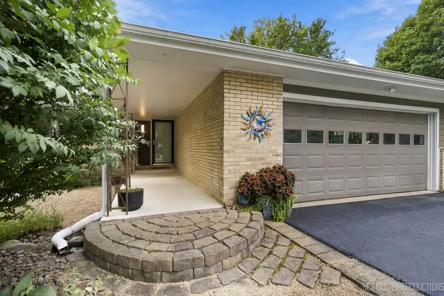 24 W Stonegate Drive, Prospect Heights, IL 60070 - #2