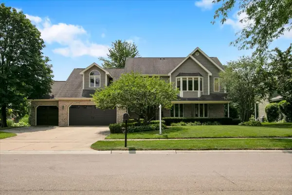 735 Queensgate Circle, Sugar Grove, IL 60554