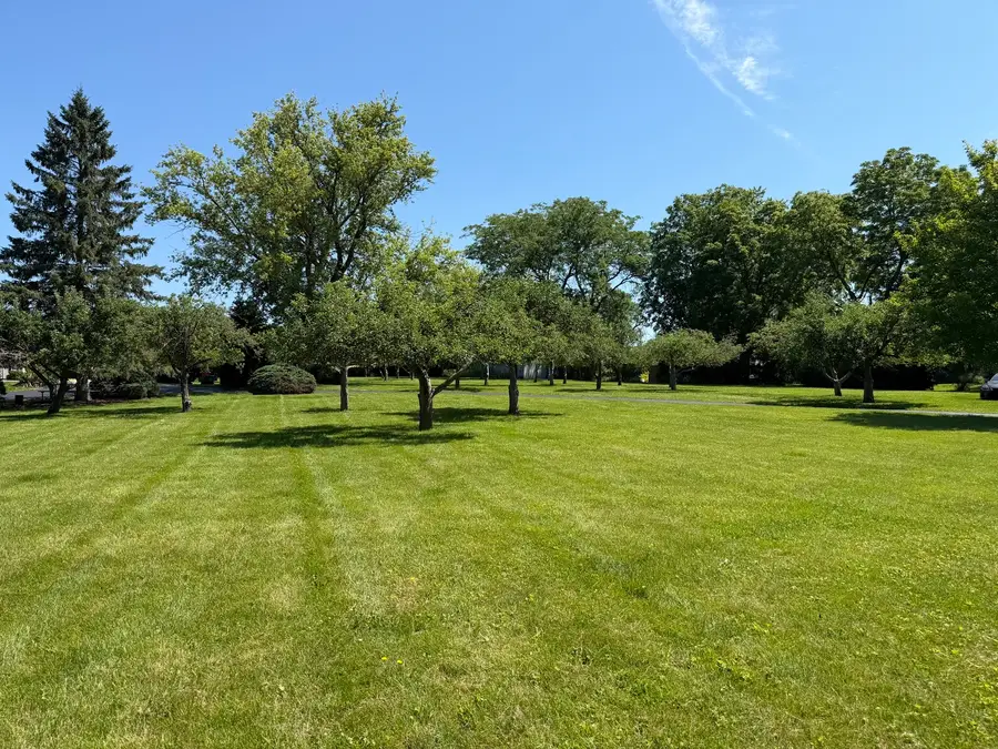 195 Clover Hill Lane, North Barrington, IL 60010 - #2