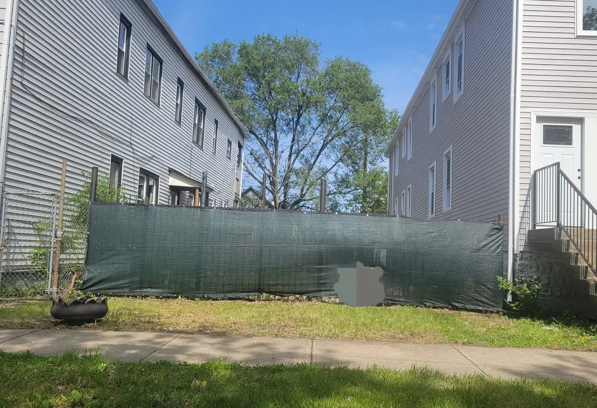 8415 S Mackinaw Avenue, Chicago, IL 60617 - #1
