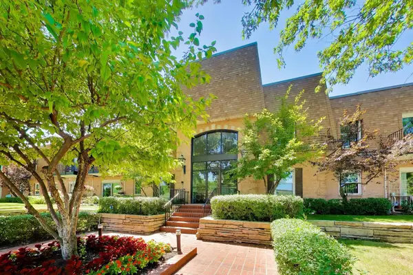 1230 Park Avenue W #236, Highland Park, IL 60035