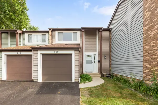 608 Westwood Court, Wheeling, IL 60090