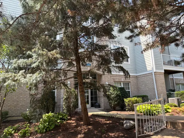 1291 W Lake Street #302, Addison, IL 60101