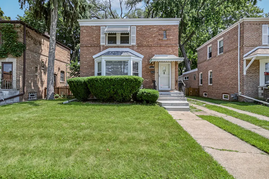 9121 S Utica Avenue, Evergreen Park, IL 60805 - #1