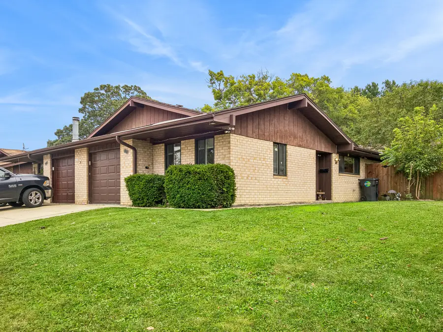 131 Innsbrook Drive, Streamwood, IL 60107 - #2