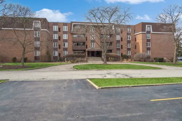 129 S Spruce Avenue #104, Wood Dale, IL 60191