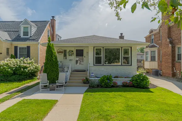 9717 S Springfield Avenue, Evergreen Park, IL 60805