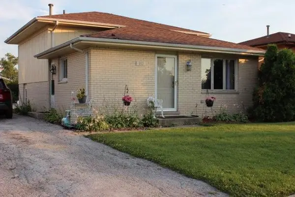 911 E 152nd Street, Phoenix, IL 60426
