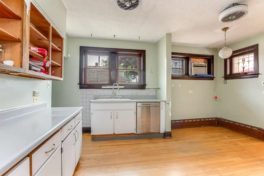 7047 N 26th Parkway, Berwyn, IL 60402 - #3
