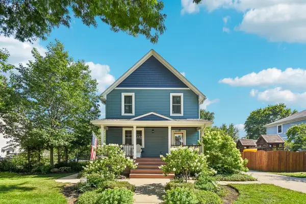 35 W Elm Avenue, Roselle, IL 60172