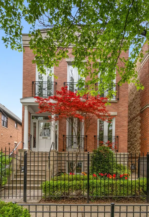 2715 N Bosworth Avenue, Chicago, IL 60614