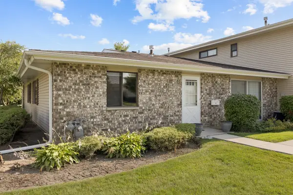 117 Cotuit Court #117, Schaumburg, IL 60193