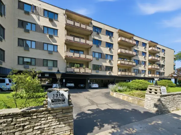 1316 W Fargo Avenue #403, Chicago, IL 60626