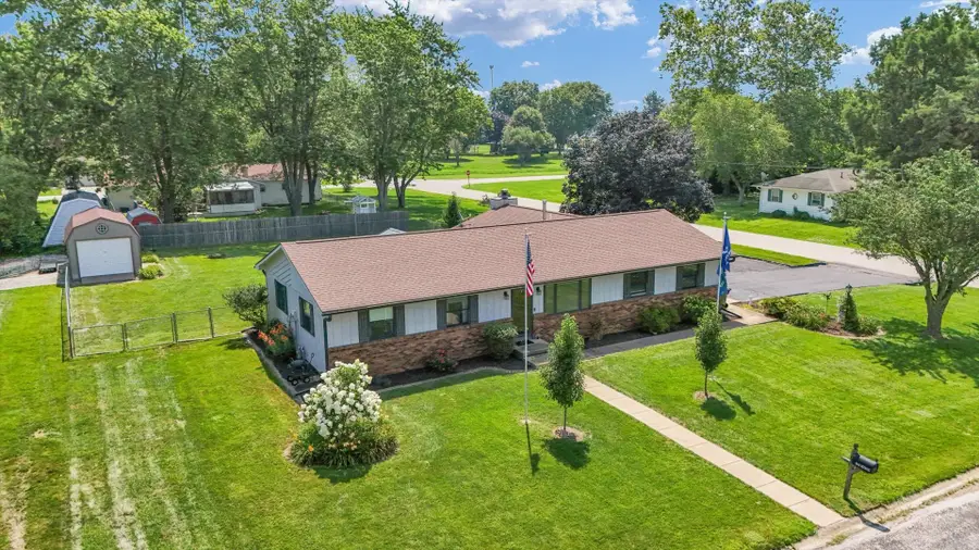 102 Sharon Drive, Mahomet, IL 61853 - #2